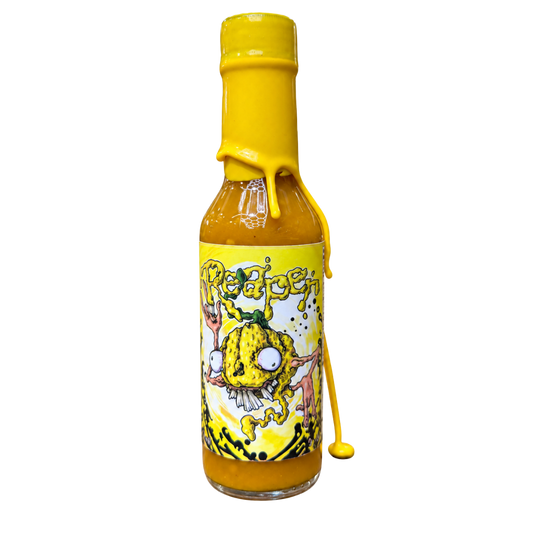 Bouteille de sauce piquante Reaper MTHell avec cire et étiquette jaunes.